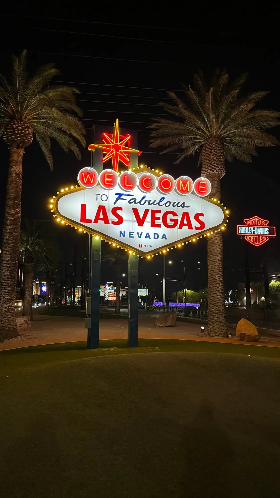 Welcome to Fabulous Las Vegas sign at night
